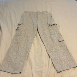 Good condition, comfy cargo sweatpants
